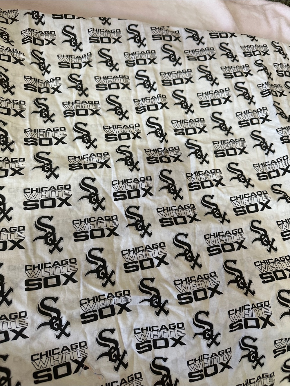 🧵MLB Chicago White Sox fabric 2 yards available White and Black